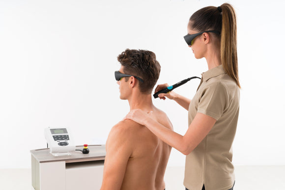 Laser-Behandlung-Hals-Mann